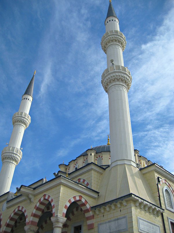 Mitrovica mosque credit By GentiBehramaj (Own work)